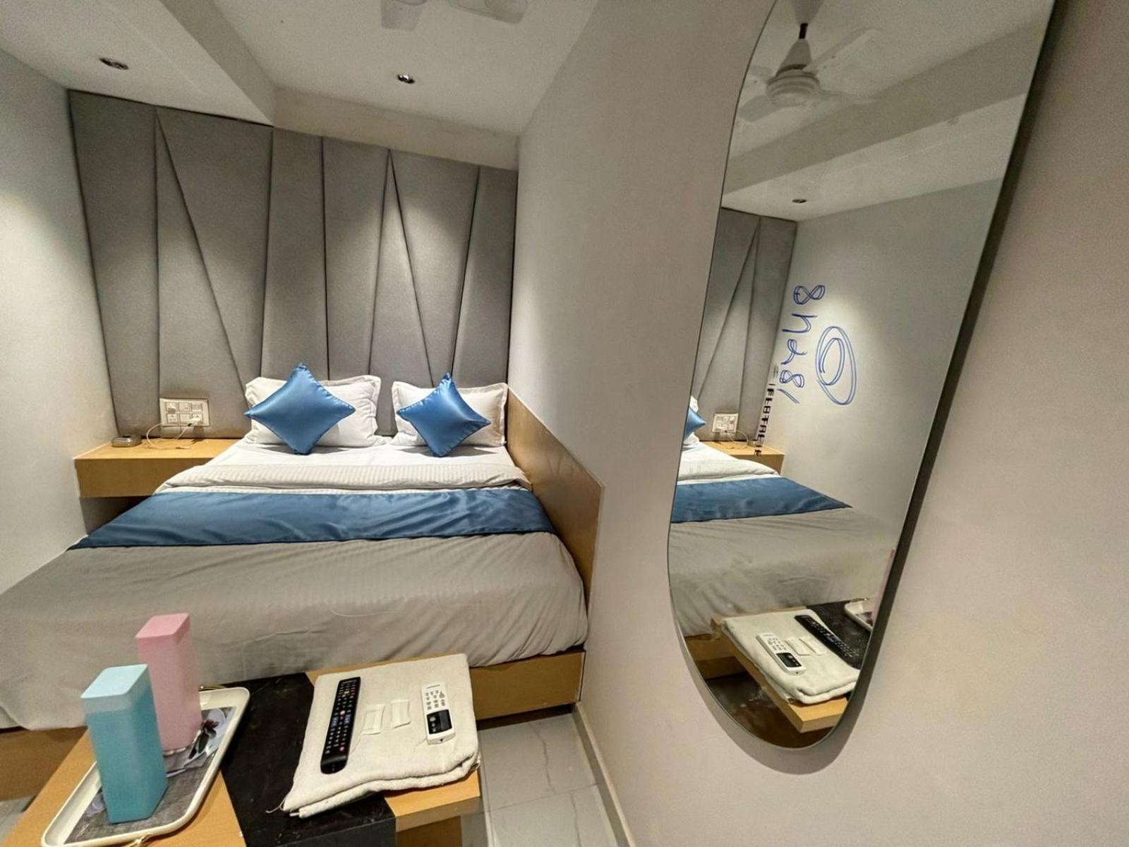 Hotel Phoniex Ахмедабад Екстер'єр фото