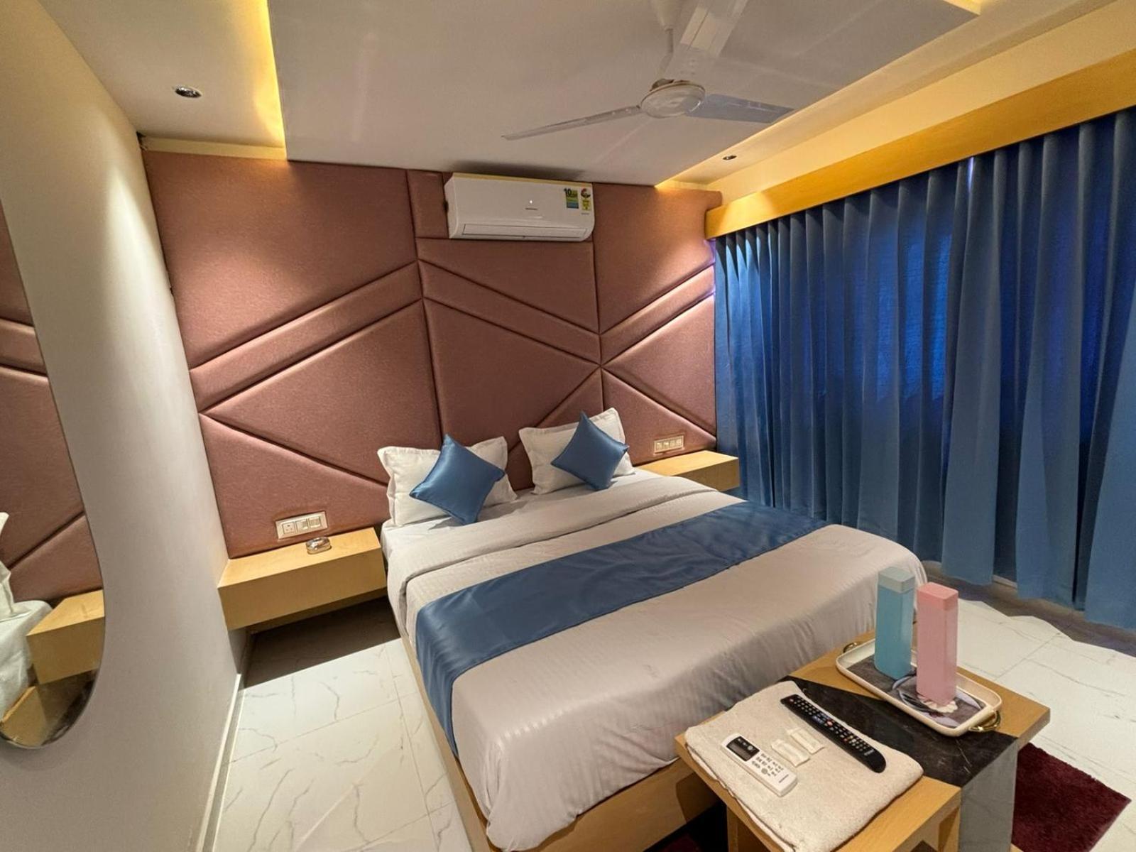 Hotel Phoniex Ахмедабад Екстер'єр фото