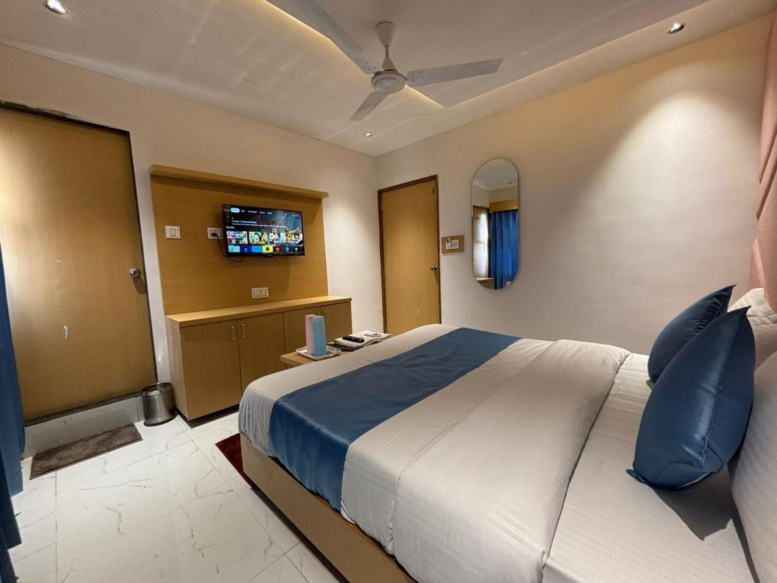 Hotel Phoniex Ахмедабад Екстер'єр фото